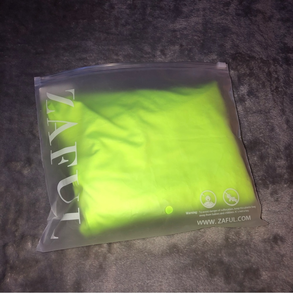 Zaful green neon stretchy biker shorts set/ one shoulder cut out cropped top - Picture 7 of 13